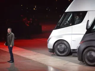Tesla prezanton modelin e saj të ri të kamionit elektrik! (FOTOT)