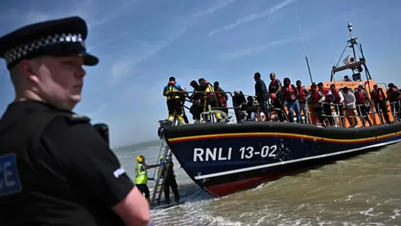 Të rinjtë e 2022, probleme të njëjta si të rinjtë e 1990 – Emigracioni, fenomeni që nuk i ndahet Shqipërisë 
