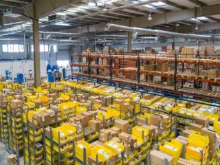 Jeff Bezos po ‘vë bast’ në këtë industri dhe nuk do ta merrni kurrë me mend se çfarë është!
