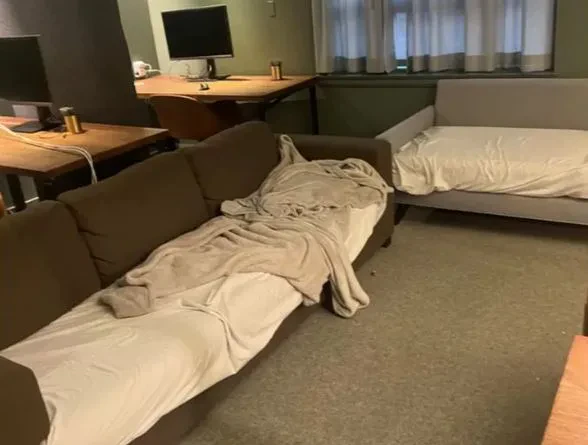 Elon Musk kthen Twitter-in në ‘hotel’ për stafin! (FOTOT)