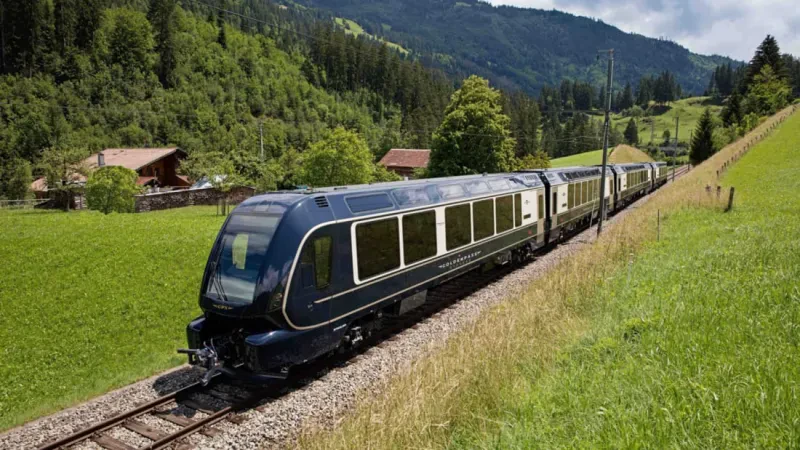 I pari në botë: Treni i mahnitshëm malor zviceran që mund të kërcejë shinat hekurudhore! (FOTOT)