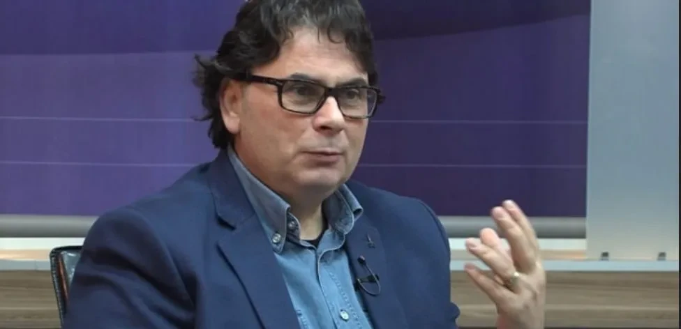 Vendimi/Qeveria liron nga detyra Çulin. Emëron Altin Bashën në krye të Teatrit Kombëtar