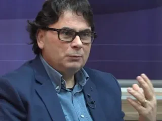 Vendimi/Qeveria liron nga detyra Çulin. Emëron Altin Bashën në krye të Teatrit Kombëtar