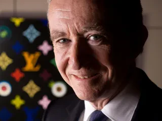 Bernard Arnault sapo u bë personi më i pasur në botë. Por, kush është ai?!