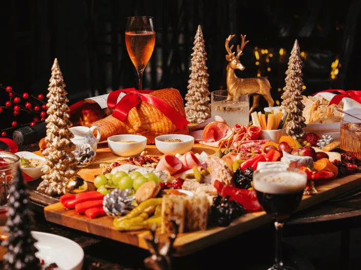 Sa do të kushtojë “tryeza festive” me çmimet e “kripura”? – Llogaritja për 4 persona: 29.8% më e shtrenjtë se një vit më parë!