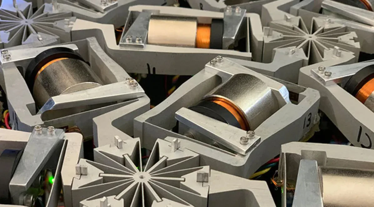 A do të kenë avionët e së ardhmes “krahë lëvizës” falë materialeve inteligjente?!