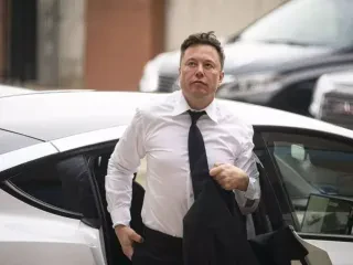 “T’ia kalojë Apple”: Elon Musk premtoi ta bënte Tesla-n kompaninë më të vlefshme në planet!