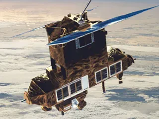 Sateliti NASA-s bie të dielën në Tokë pas 38 vitesh në hapësirë, zonat ku pritet të bien disa copa të tij