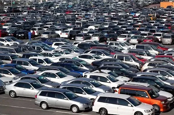 Cili qark ka më shumë makina, e cili më pak? – Durrësi kryeson me 279 mjete për 1 mijë banorë. Korça, e fundit