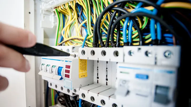 Në riparim sistemi i shitblerjeve të energjisë elektrike – OST, 22.4 milionë lekë për mirëmbajtjen dhe zhvillimin e sistemit “DAMAS”