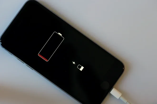 Deri tani me siguri e keni bërë gabim, disa truke se si të karikoni më shpejt smartphonin tuaj