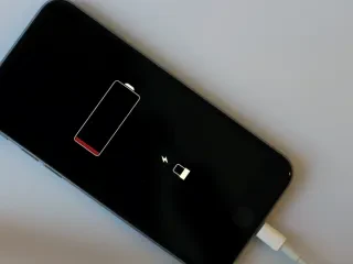 Deri tani me siguri e keni bërë gabim, disa truke se si të karikoni më shpejt smartphonin tuaj