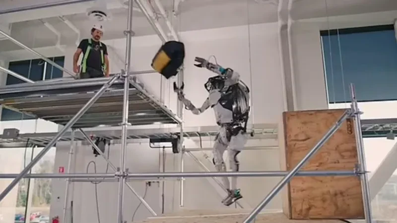 Një robot punëtor ndërtimi!