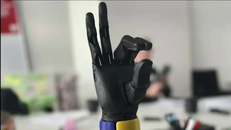 Ushtarët ukrainas bëhen me krahë bionikë