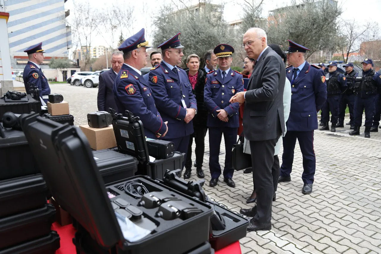 Policia Federale Gjermane i dhuron 5 automjete dhe një sërë pajisjesh logjistike me vlerë rreth 560 mijë euro Policisë së Shtetit