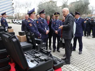 Policia Federale Gjermane i dhuron 5 automjete dhe një sërë pajisjesh logjistike me vlerë rreth 560 mijë euro Policisë së Shtetit