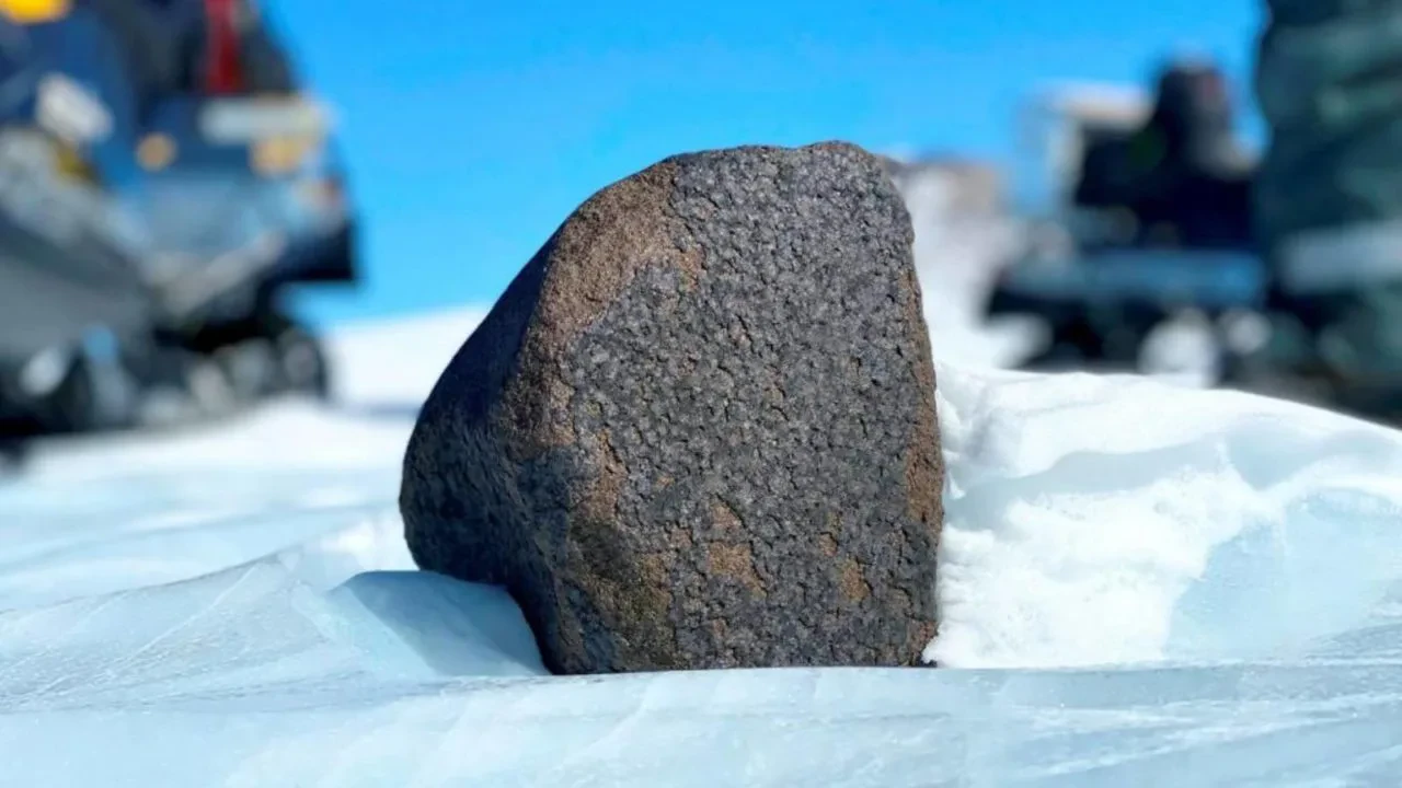 Zbulohet në Antarktidë meteori që përmban material miliarda vjeçar nga hapësira