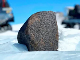 Zbulohet në Antarktidë meteori që përmban material miliarda vjeçar nga hapësira
