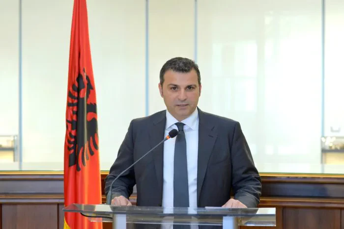 “Çmimet do vijojnë tendencën rënëse në 2023” – Guvernatori i BSH: Pavarësisht sfidave, bilancet e familjeve dhe biznesit do jenë pozitive