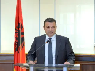 “Çmimet do vijojnë tendencën rënëse në 2023” – Guvernatori i BSH: Pavarësisht sfidave, bilancet e familjeve dhe biznesit do jenë pozitive