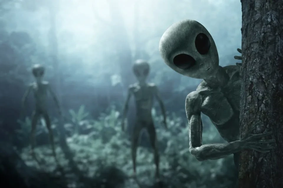 Eksperti i UFO-ve: Alienët nuk vijnë në paqe, ata kanë një axhendë të fshehur