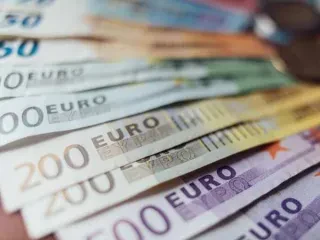 Deeurozim, apo rikthim te euroizimi? Ç’po ndodh me kreditë – Huaja e re në lekë për bizneset u dobësua me 5.3%, ndërsa në valutë u rrit rreth 19%