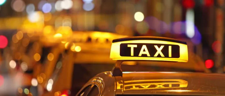 Informaliteti “mbyt” taksitë, rrethet pushtojnë Tiranën – Shoqata fajëson pushtetin vendor: Jemi me humbje, paguajmë taksa më të larta