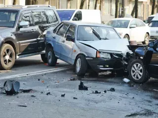 Rriten dëmet nga aksidentet, 39 milionë dollarë deri në nëntor – Kriza ka rritur edhe mesataren e dëmshpërblimeve që paguajnë kompanitë e sigurimeve