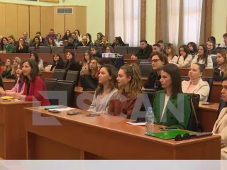 “Tirana Bank”, në mbështetje të grave në teknologji. Studentët e Politeknikut, pjesë e aktivitetit “Këtu për edukimin, Këtu për zonjat në teknologji”