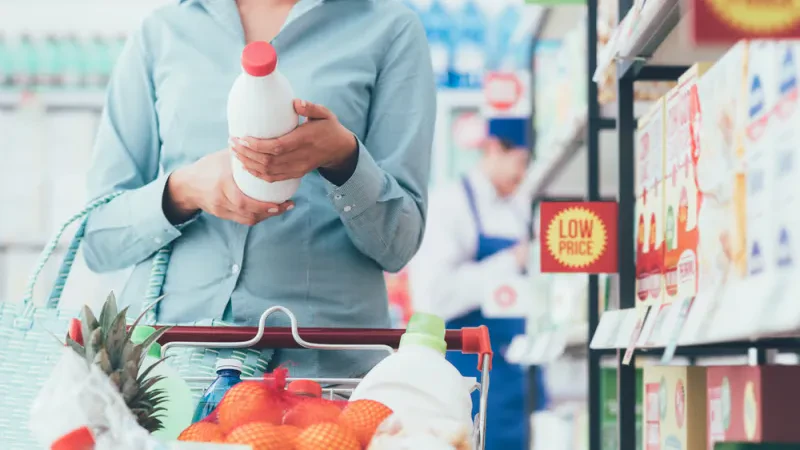 Gjobiten 8 biznese për tregtim të ushqimeve të pasigurta – AKU: Përdornin vaj palme, niseshte dhe konservantë në produkte