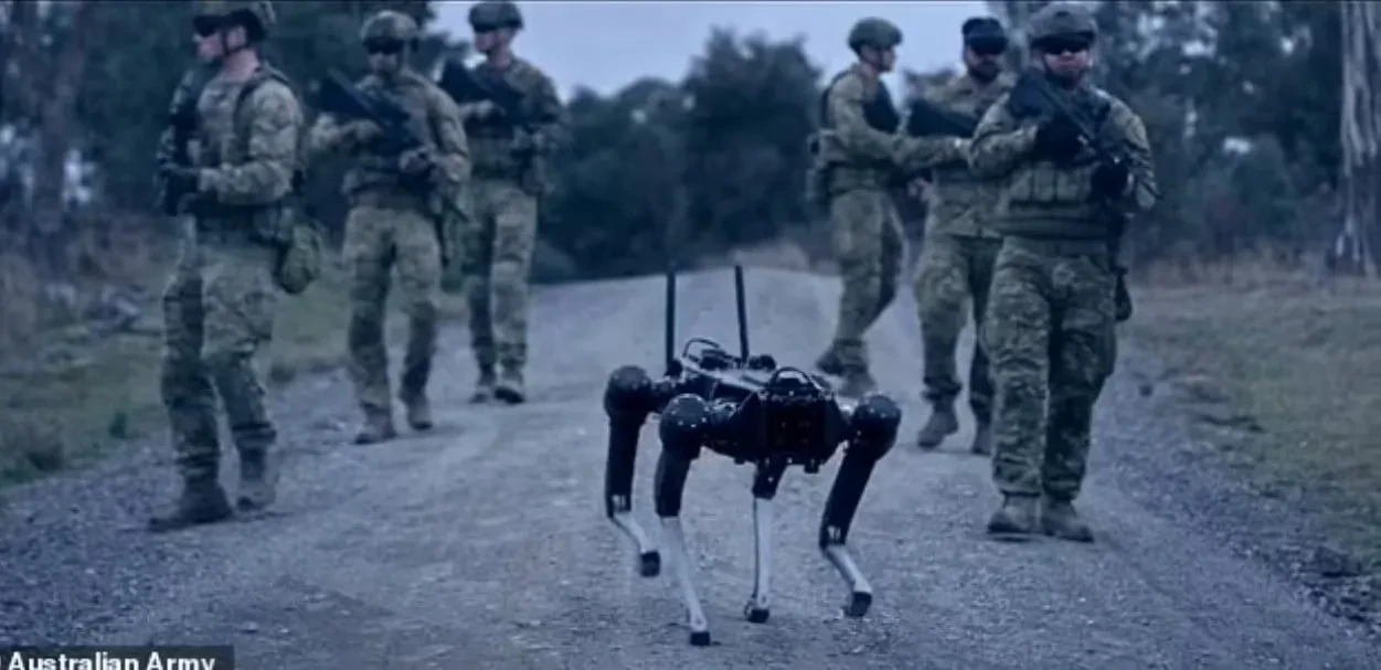 Armiku që ka fobi çdo ushtar, testohet qeni robot vrasës që kontrollohet me mendje