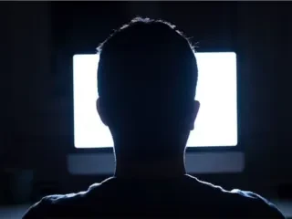 “Rreziku i radhës për njerëzimin”, vetëvritet babai i dy fëmijëve pasi foli me Inteligjencën Artificiale