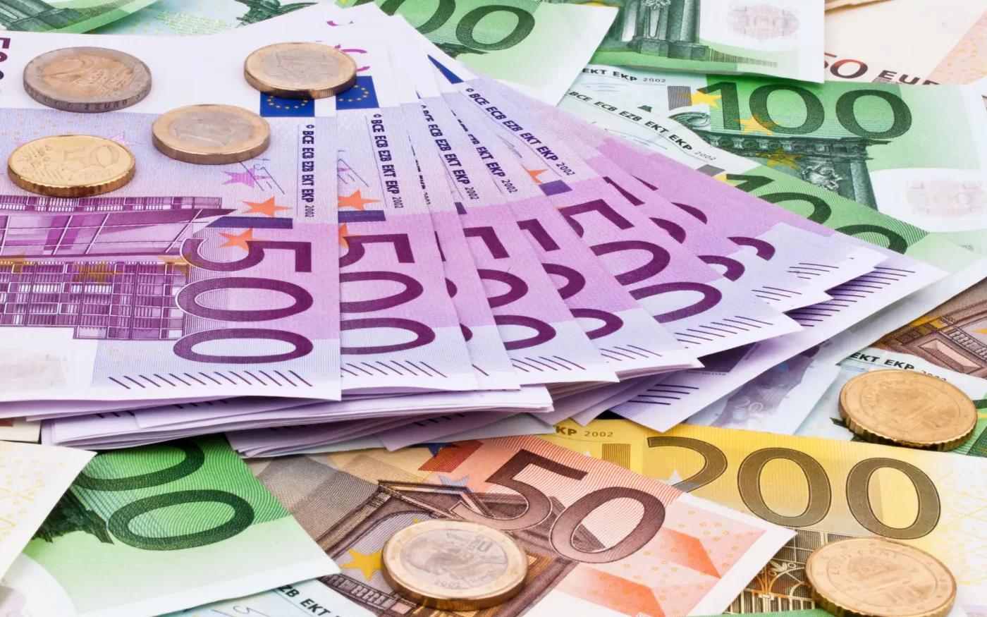 Pse BSH po blen shumë euro në tregun e brendshëm? – Mungesë e lartë likuiditetesh, planifikon të rrisë rezervën valutore me 220 Mln Euro