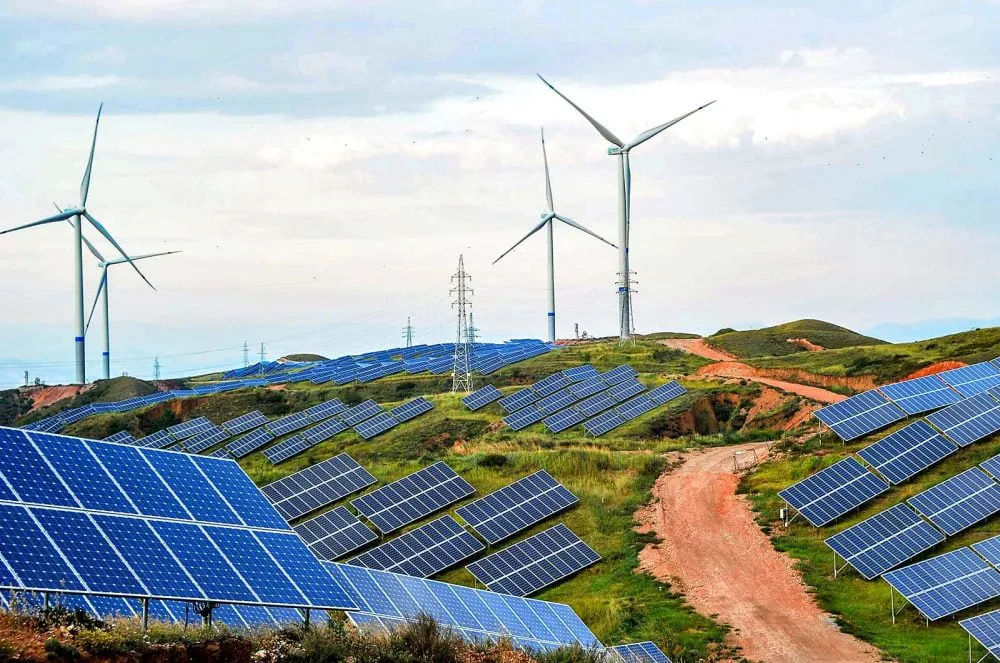 Miliardat e energjisë së rinovueshme në BE – Sa do të kursenin vendet nëse objektivi rritet me 5%