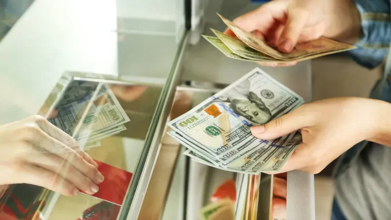 Java nis në të ‘kuqe’ për valutat kryesore – Dobësohen ndjeshëm Paundi, Euro Franga dhe Dollari!