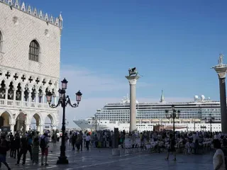 Pse qytetet portuale nuk duan më anije lundrimi në brigjet e tyre?!