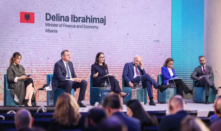 Afat bizneseve për rritjen e pagave – Ibrahimaj: Në 2025-ës, s’do të ketë pagesa nën 45 mijë lekë/muaj