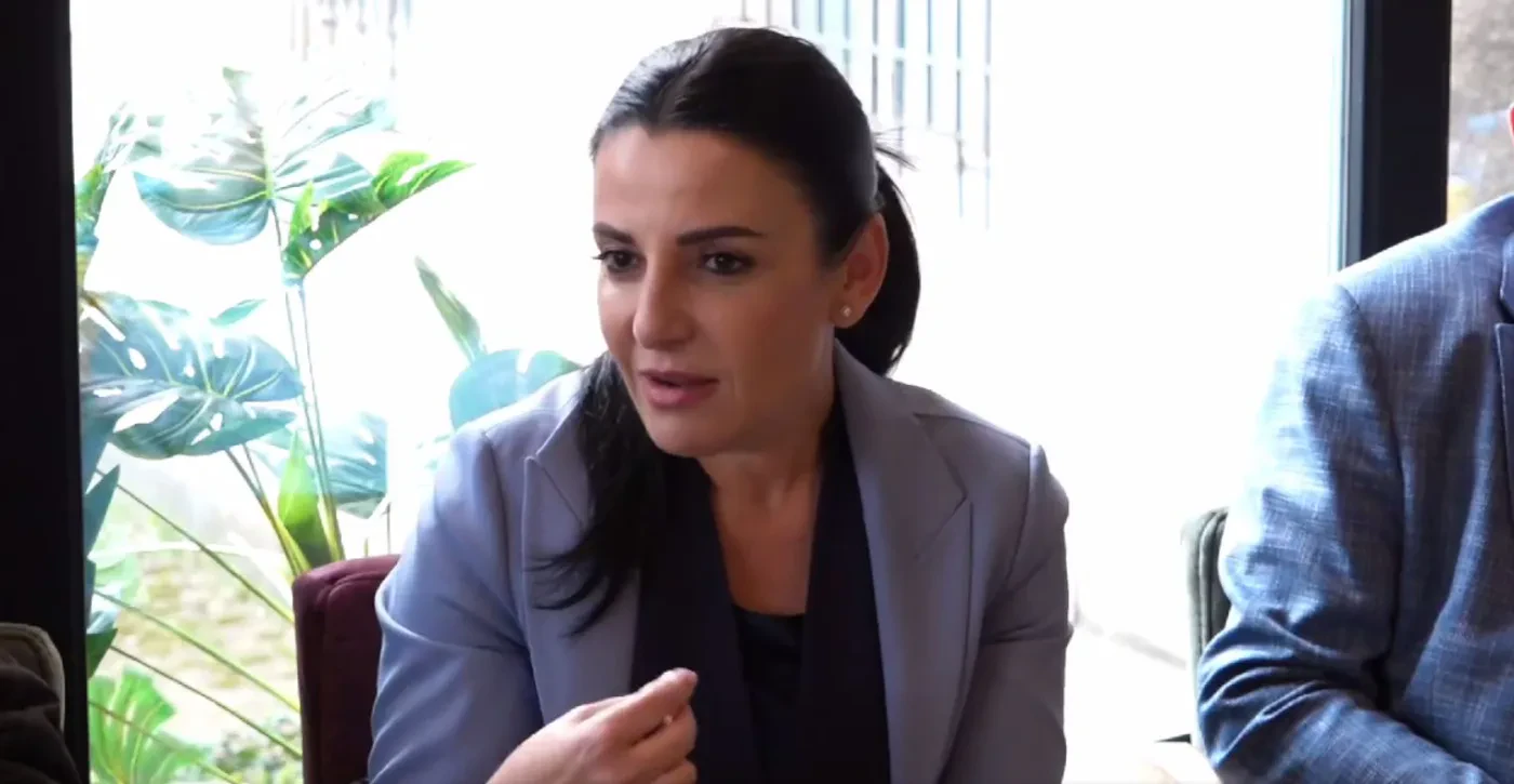 “Në shtator bonus i dytë për pensionistët, plus indeksim” – Balluku shpjegon si do ndahen fitimet shtesë nga taksa e energjisë për shtresat në nevojë