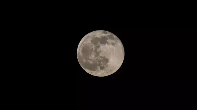 Nesër të gjithë sytë nga qielli, ç’do të ndodhë me Hënën mbrëmjen e 5 majit?