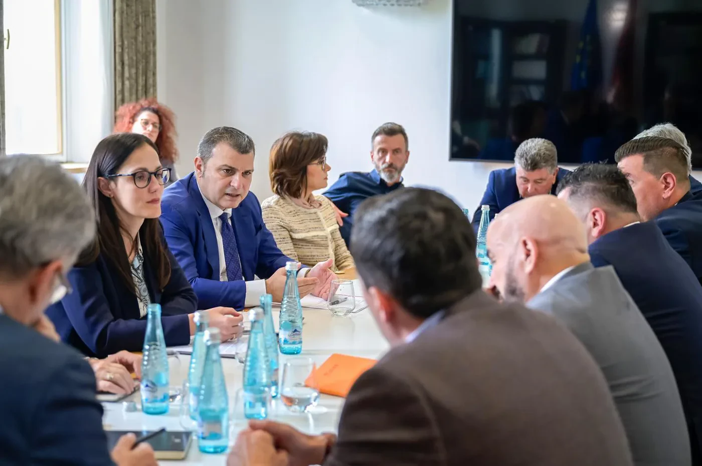 Zhvlerësimi i Euros, “topi” në derën e Financave – Eksportuesit: Presim zgjidhje për lehtësimin e situatës