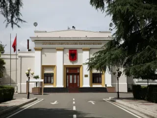 Deputetët kërkojnë rritje page – Ibrahimaj: Pasi të rrisim rrogat e punonjësve të administratës