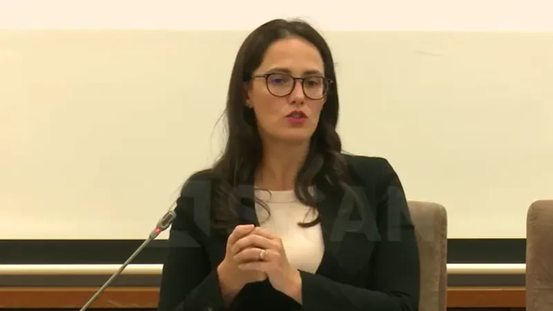 Shtyhet aplikimi i rritjes së pagave për administratën, por shtesat do të jepen bashkë. Paralajmërohet edhe rritja e pensioneve