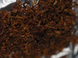 Sa peshë zë duhani i hapur në konsum? – Kërkohet ligj për taksimin e produktit të kultivuar