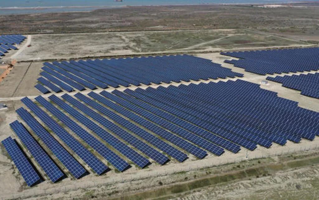 Blerja e energjisë nga centrali diellor në Karavasta – Aktivizohet ndihma shtetërore, shkak ndryshimi për blerjen 15-vjeçare me çmim 24.89 euro/mWh