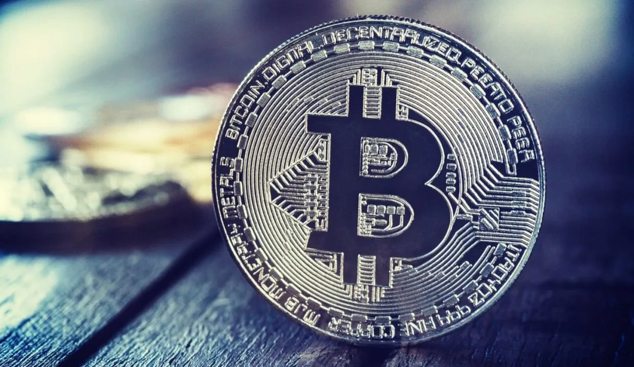 bitcoin 1242x720