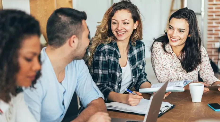 Qeveria, bursë me kusht studentëve – Për ta përfituar, pas diplomimit duhet të punojnë të paktën 3 vite në Shqipëri