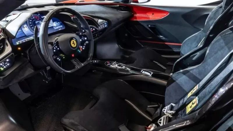 Ferrari e ekzagjeron, një makinë garash për rrugë
