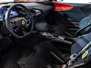 Ferrari e ekzagjeron, një makinë garash për rrugë