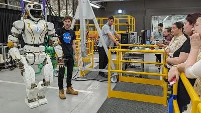 Njihuni me robotin kujdestar të parin në botë që do të kujdeset për të moshuarit dhe pacientët!