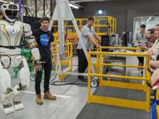 Njihuni me robotin kujdestar të parin në botë që do të kujdeset për të moshuarit dhe pacientët!
